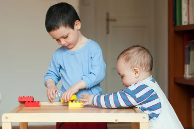 Делим комнату и игрушки между разновозрастными детьми