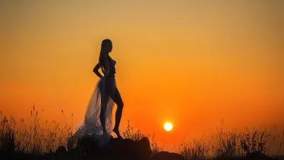 Девушка на закате | Sunset, Outdoor, Celestial