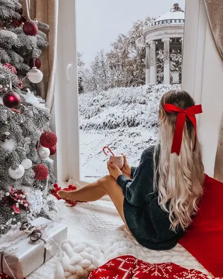 Новогодние фото, вайб, зима, девушка возле ёлки, эстетика | Christmas,  Winter photos, Holiday