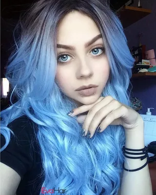 Девушка с голубыми волосами из компьютерной игры - обои на телефон