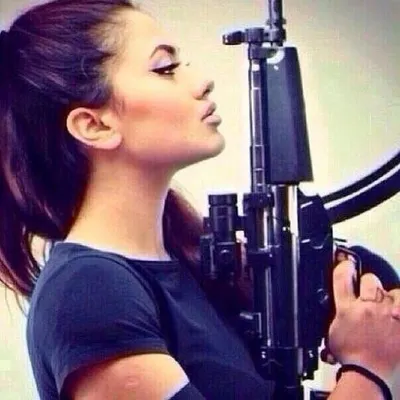 Фото девушек с пистолетом на аватарку (60 фото) 🌟