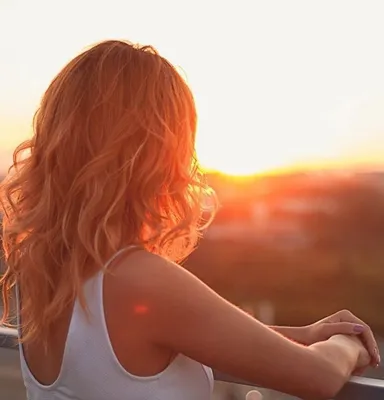 Девушка с красными волосами со спины на фоне моря. #девушка #лето #пейзаж  #фото #фотограф #фотографмосква #beauty #redhair # hair … | Рыжие,  Фотограф, Рыжие девушки
