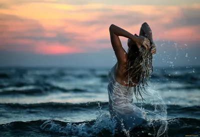 море #закат #девушка #пляж #берег #вода | Пляжные фотографии девушек,  Пляжные фотографии позы, Пляжные позы