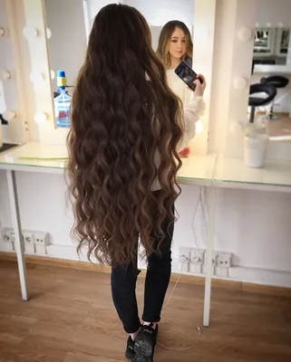 🌸🌸🌸🌿На фото девушка с очень длинными волосами🌿🌿🌿 образ для  современной Рапунцель @___adgamova___… | Long hair pictures, Beautiful long  hair, Really long hair