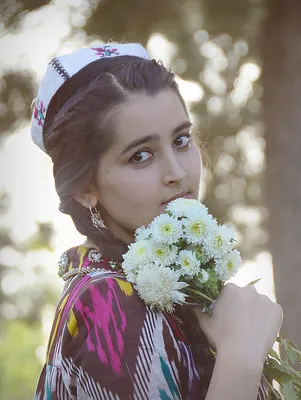 Таджикистан в образе девушки» — создано в Шедевруме