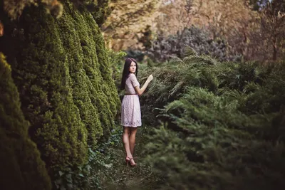 Девушка одна в лесу - 72 фото