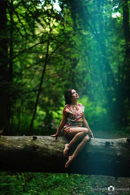 Девушка в лесу» — создано в Шедевруме