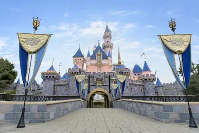 The Ultimate Guide to Anaheim's Disneyland Resort - Roadtrippers