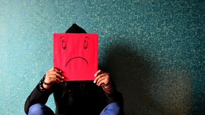 Как грусть и депрессия стали модными в онлайн-среде и что с этим делать |  РБК Тренды