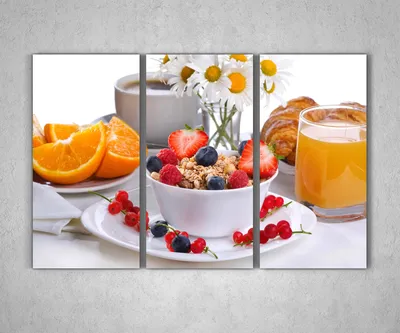Корзина со свежими фруктами на деревянном столе на кухне :: Стоковая  фотография :: Pixel-Shot Studio