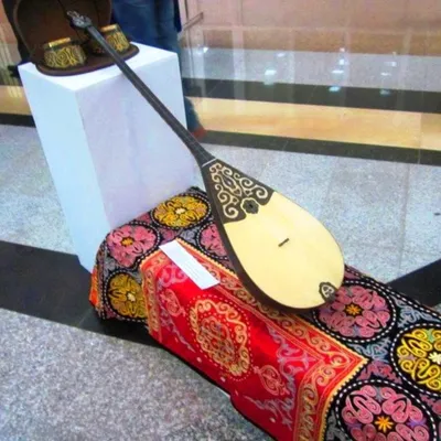 Домбра - это самый известный и популярный казахский национальный  музыкальный инструмент🪕 ⠀ Звуки домбры очень многогранны и уникальны.… |  Instagram