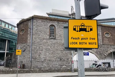 Дорожные знаки в Дублине