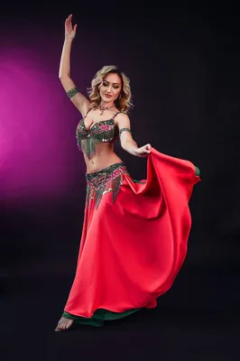 А вы знали что belly dance или как его ещё называют «танец живота» не  только раскрывает в женщине женственности ну и просто грациоз… | Женщина, Танец  живота, Танцы