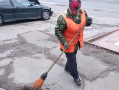 Сколько получают воронежские дворники и почему они выбрали эту профессию —  Интернет-канал «TV Губерния»