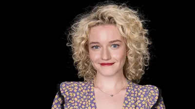 1600x900 Julia Garner Harpers Bazaar Singapore 4k Разрешение 1600x900 HD 4k Обои, изображения, фоны, фото и картинки