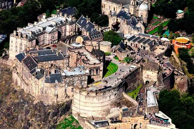 File:Edinburgh Castle, view from Princes Street Gardens. Эдинбургский замок.  -  - Wikimedia Commons