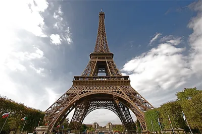 Фото Эйфелевой башни ночью в Париже