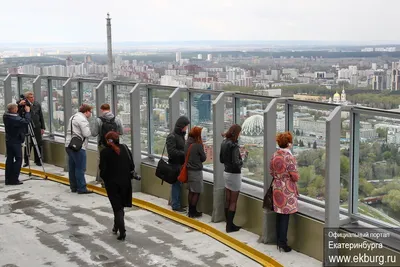 Где в Екатеринбурге искать новогоднее настроение: фоторепортаж с городских  улиц — Наш Урал и весь мир