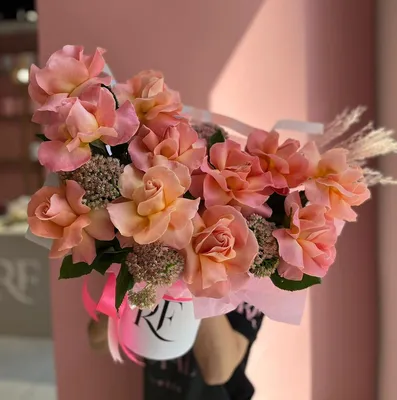 Авторский букет Экзотика с розами и экзотическими цветами купить с доставкой