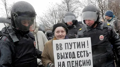 76-летняя художница Елена Осипова 20 лет протестует против российской  власти. Ее задерживают на митингах, но она выходит на них снова и снова Вот  что она думает о войне в Украине и равнодушии