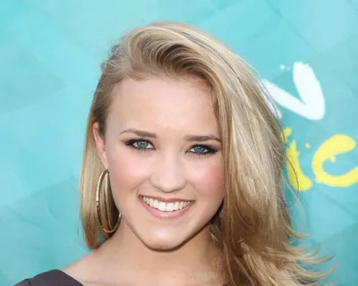 Разрешение 1644x3840, emily osment, улыбка, актриса, разрешение 1644x3840.