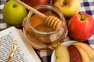 Как проходит еврейский новый год (Рош Ха-Шана): традиции, обычаи,  национальная кухня
