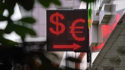 В свободном падении: евро стал дешевле доллара надолго | Статьи | Известия