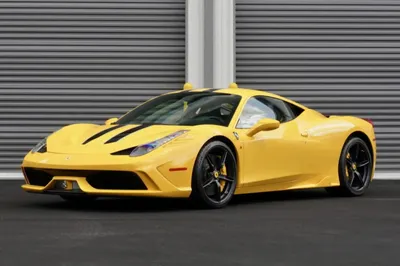 Интерьер салона Ferrari 458 Italia . Фото салона Ferrari 458 Italia