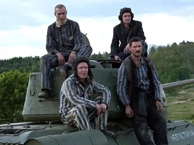 Исполнитель одной из главных ролей в фильме «Т-34» Виктор Добронравов:  «Если меня сейчас посадить в танк, смогу дойти до Берлина» - 