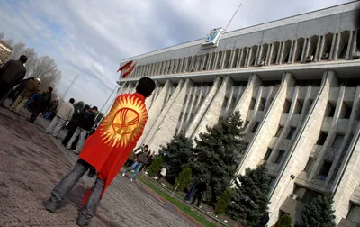 Кыргызстан меняет дизайн государственного флага – DW – 