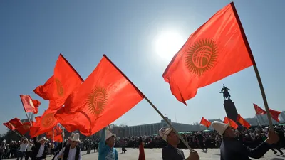 Флаг Кыргызстана в военной форме Армия, вооруженные силы, солдаты Коллаж  Стоковое Фото - изображение насчитывающей усилие, день: 164261468