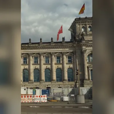 Знамя Победы снова поднято над Рейхстагом в Берлине | ИА Красная Весна