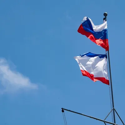 Значок из латуни на цанге "Флаг России" - купить в Москве / Компания ММТ