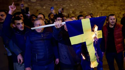 Жители Турции жестко ответили на сожжение Корана в Швеции - РИА Новости,  