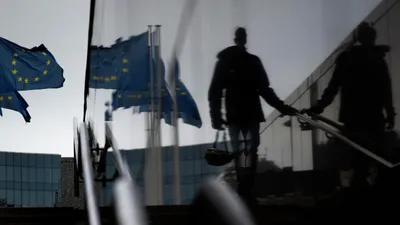 В дни поднятия флага наряду с государственным начнут поднимать флаг  Евросоюза | Yle Novosti | Yle