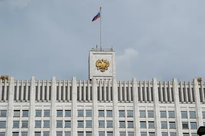 Фасадные флаги Москвы, России и Победы с кронштейном на 3 флага