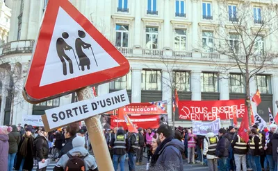 В ходе протестов во Франции пострадали 154 полицейских -ФОТО