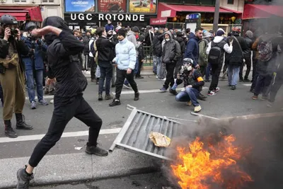 Представители азербайджанской диаспоры проводят акцию протеста перед  Сенатом Франции (ФОТО)