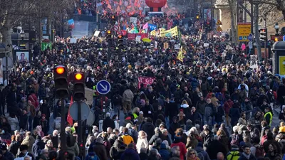 Ни слова, Боже: во Франции намерены противостоять ползучему исламизму |  Статьи | Известия