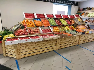 Британские сети супермаркетов ограничивают продажу овощей и фруктов