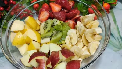 Салат из фруктов: рецепт, как приготовить фруктовый салат в домашних  условиях -  - Sport24