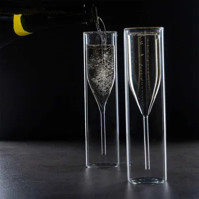 Фото Фужеры с шампанским, клубника, розы