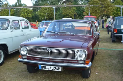 1970 GAZ-24 "Volga" -- Iconic luxury car of the Soviet Union [1024x768] :  r/carporn