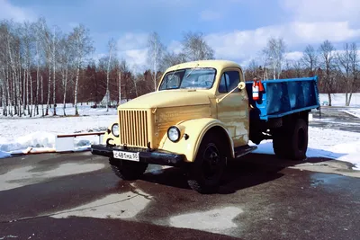 File:Gorki Leninskie, GAZ-51 truck (18561523354).jpg - Wikimedia Commons