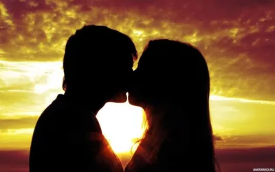 Силуэт парня и девушки, которые целуются - авы, фото, аватары | Силуэт,  Фотографии, Поцелуй