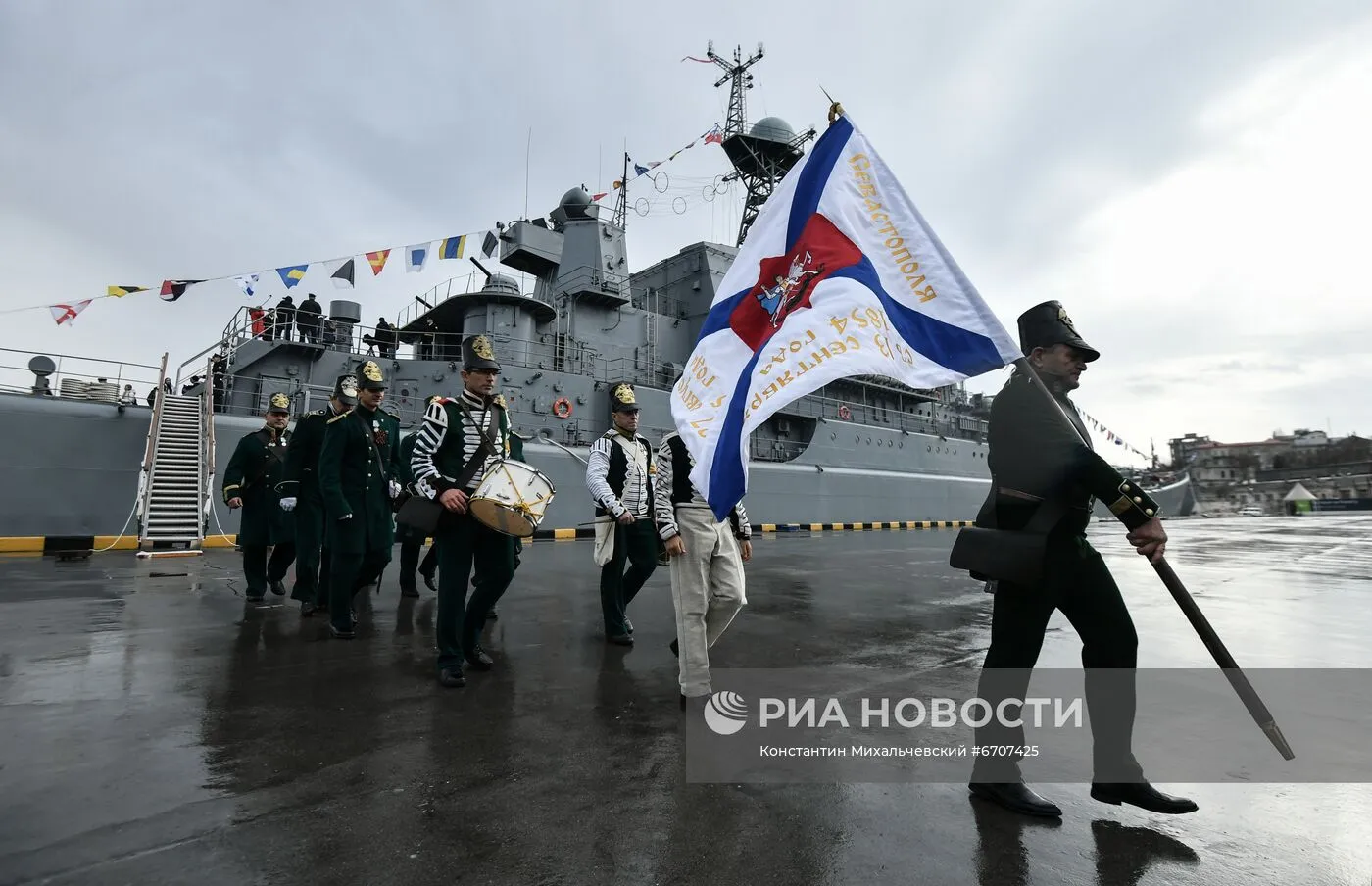 Когда крым стал российским в 2014. Крым российский. 19 Апреля Крым. Крым и Россия 19 апреля.