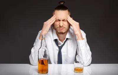 Болит голова с похмелья? Учёные выяснили, что во всём виноват цвет  спиртного — Секрет фирмы