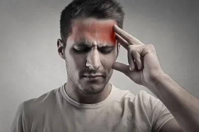 Почему болит голова и когда нужно бить тревогу?