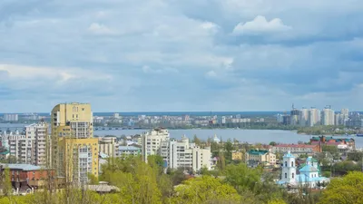 Город Воронеж. Фотографии Воронежа. Фото ночного Воронежа. История Воронежа.  Города России. Этюлы о Воронеже. Где находится. Что интересного в Воронеже.  Справа от Никольской церкви Адмиралтейская площадь. Дворец творчества детей  и молодёжи и