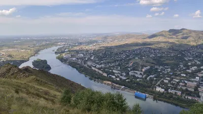 Усть-Каменогорск. Что за город в Казахстане, где живут русские люди и  таблицу Менделеева все знают на зубок? | Субъективный путеводитель | Дзен